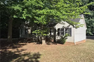 630 Logan Ln, Liberty, NC 27298 - Photo 3