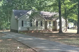 630 Logan Ln, Liberty, NC 27298 - Photo 5