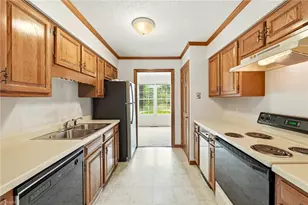 889 Brookleigh Ct, Winston-Salem, NC 27104 - Photo 11