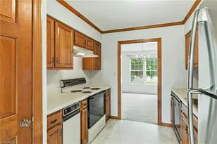 889 Brookleigh Ct, Winston-Salem, NC 27104 - Photo 9