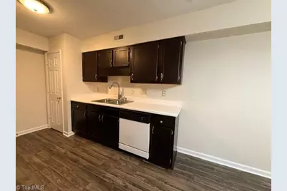 7129 Friendly Avenue #D, Greensboro, NC 27410 - Photo 21
