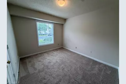 7129 Friendly Avenue #D, Greensboro, NC 27410 - Photo 5