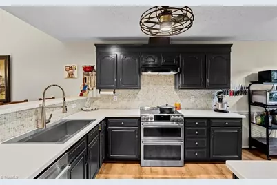 8 Mansfield Circle, Greensboro, NC 27455 - Photo 5