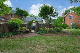 33 Fountain Manor Dr, Greensboro, NC 27405 - Photo 19