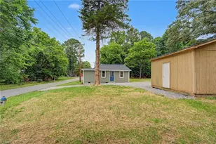300 E Cedar St, Yadkinville, NC 27055 - Photo 3