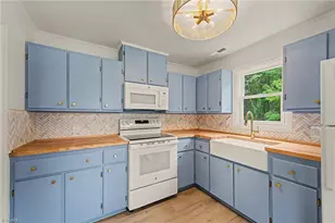 300 E Cedar St, Yadkinville, NC 27055 - Photo 9