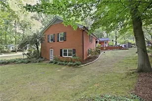 803 W Cornwallis Dr, Greensboro, NC 27408 - Photo 9