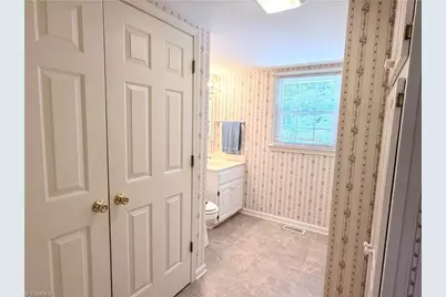 176 W Robin Road, Elkin, NC 28621 - Photo 9
