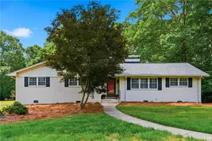 1019 Oakcrest Dr, Reidsville, NC 27320 - Photo 1