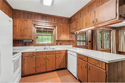 381 E Homestead Drive, Lexington, NC 27292 - Photo 9