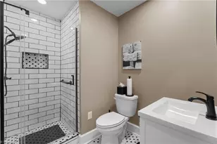 1 W 5th St, Winston-Salem, NC 27101 - Photo 23