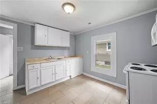 914 Lincoln St, Greensboro, NC 27401 - Photo 9