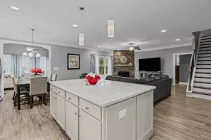5725 Woodrose Ln, Greensboro, NC 27410 - Photo 9