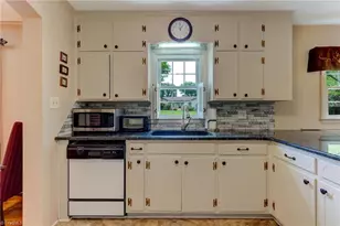 411 Vintage Rd, Eden, NC 27288 - Photo 17
