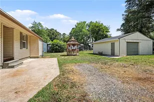 110 Spring St, Kernersville, NC 27284 - Photo 25