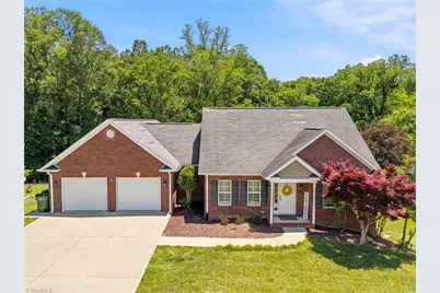 107 Hills Drive N, Mount Airy, NC 27030 - Photo 3
