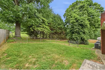136 Queensbury Road, Winston-Salem, NC 27104 - Photo 23