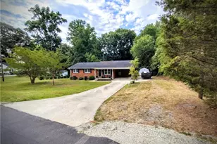 1003 Hillcrest Dr, Thomasville, NC 27360 - Photo 29