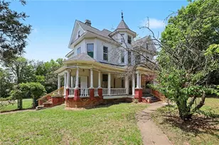 504 W Webb Ave, Burlington, NC 27217 - Photo 1
