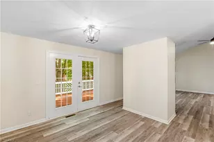 2021 Warwickshire Dr, Greensboro, NC 27455 - Photo 11