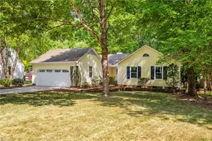 2021 Warwickshire Dr, Greensboro, NC 27455 - Photo 3