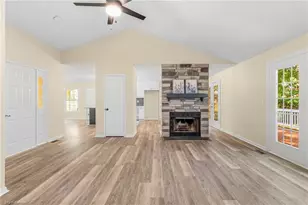 2021 Warwickshire Dr, Greensboro, NC 27455 - Photo 9