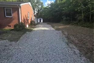438 Dudley St, Burlington, NC 27217 - Photo 9