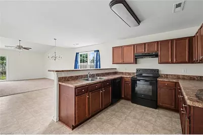3879 Foliage Drive, Winston-Salem, NC 27101 - Photo 7