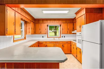 5500 Rozianna Drive, Winston-Salem, NC 27106 - Photo 9