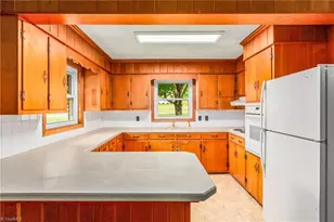 5500 Rozianna Dr, Winston-Salem, NC 27106 - Photo 9
