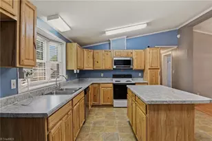 1551 Pecan Ln, Kernersville, NC 27284 - Photo 9