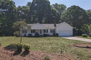265 Rolling Green Dr, Wallburg, NC 27107 - Photo 1