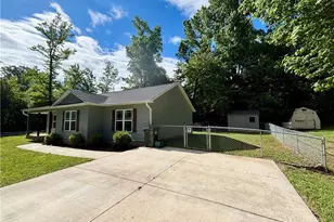 1 Lambeth Dr, Thomasville, NC 27360 - Photo 3