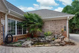 8106 Breezy Hill Dr, Browns Summit, NC 27214 - Photo 31