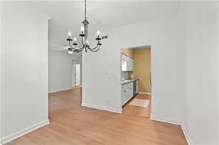 310 Meadows Cir, Winston-Salem, NC 27104 - Photo 9