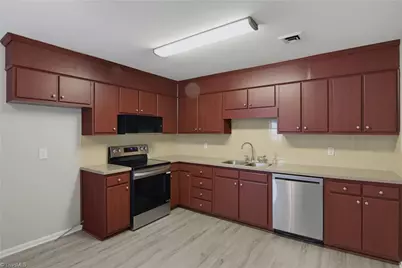 905 Camden Court, Winston-Salem, NC 27103 - Photo 9