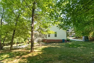 1203 Foxhaven Dr, Greensboro, NC 27455 - Photo 33