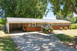 650 Highland Park Dr, Eden, NC 27288 - Photo 3