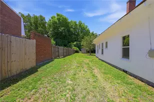 807 E Guilford St, Thomasville, NC 27360 - Photo 21