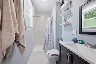 807 E Guilford Street, Thomasville, NC 27360 - Photo 17