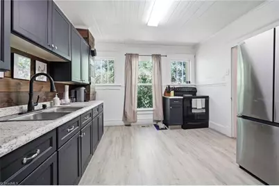 807 E Guilford Street, Thomasville, NC 27360 - Photo 9