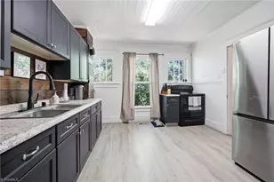 807 E Guilford St, Thomasville, NC 27360 - Photo 9