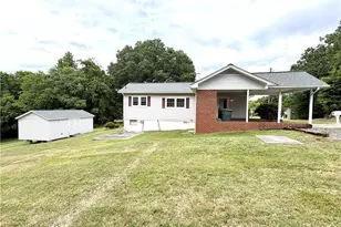 215 Clifton St, Eden, NC 27288 - Photo 3