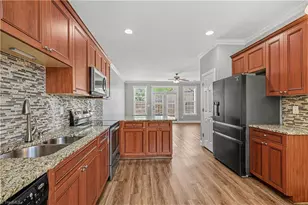 8 Viburnum Ln, Greensboro, NC 27455 - Photo 11