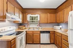 405 Herndon Dr, Winston-Salem, NC 27104 - Photo 9