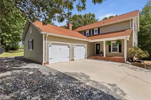 4518 Oak Hollow Dr, High Point, NC 27265 - Photo 3
