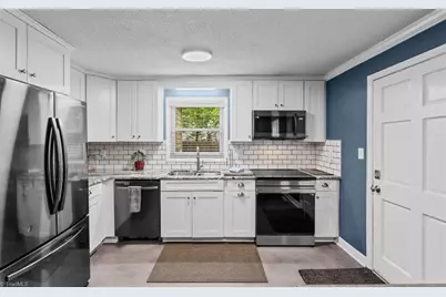 609 Hedrick Avenue, High Point, NC 27262 - Photo 9