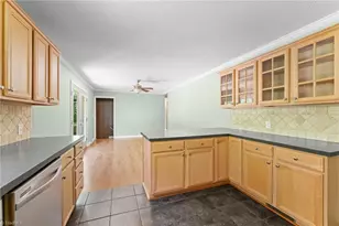 3725 Crestbrook Ln, Pfafftown, NC 27040 - Photo 7