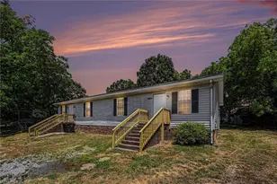 1019 Durham St, Burlington, NC 27217 - Photo 3