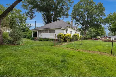 2103 N Thomas Avenue, Newton, NC 28658 - Photo 7